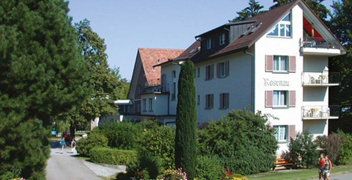 Rosenau AG, Mönchaltorferstrasse in Egg bei Zürich