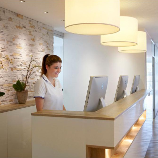 Grimm Zahnärzte, Seestrasse in Horgen