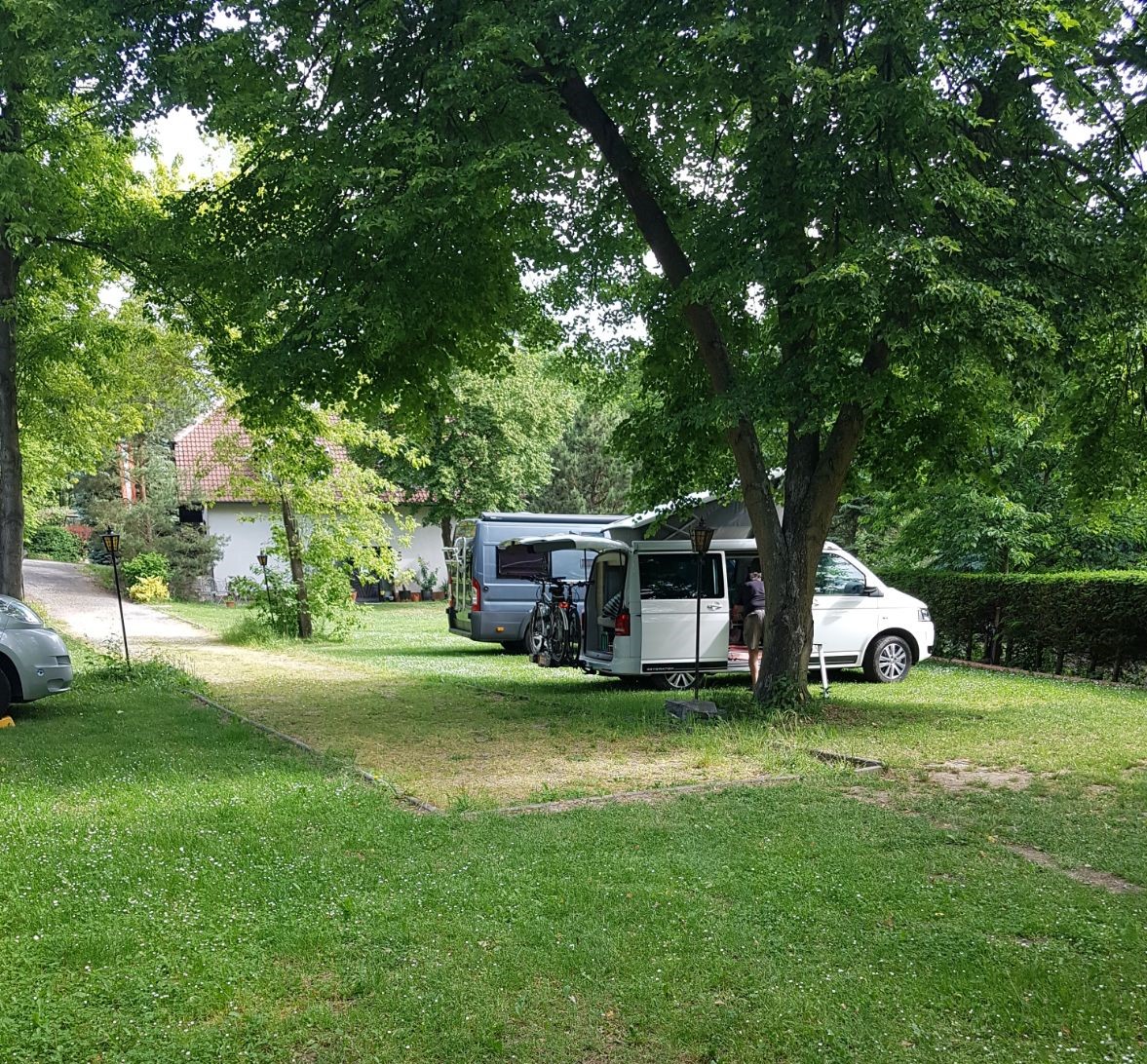 Waldcamping Hubertus, Waldstraße in Oberretzbach