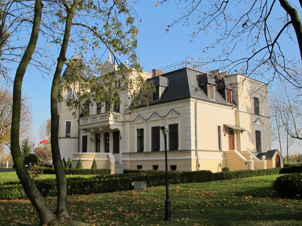 H. & F. Rövenich GmbH, Ernst-Bruch-Zeile in Berlin