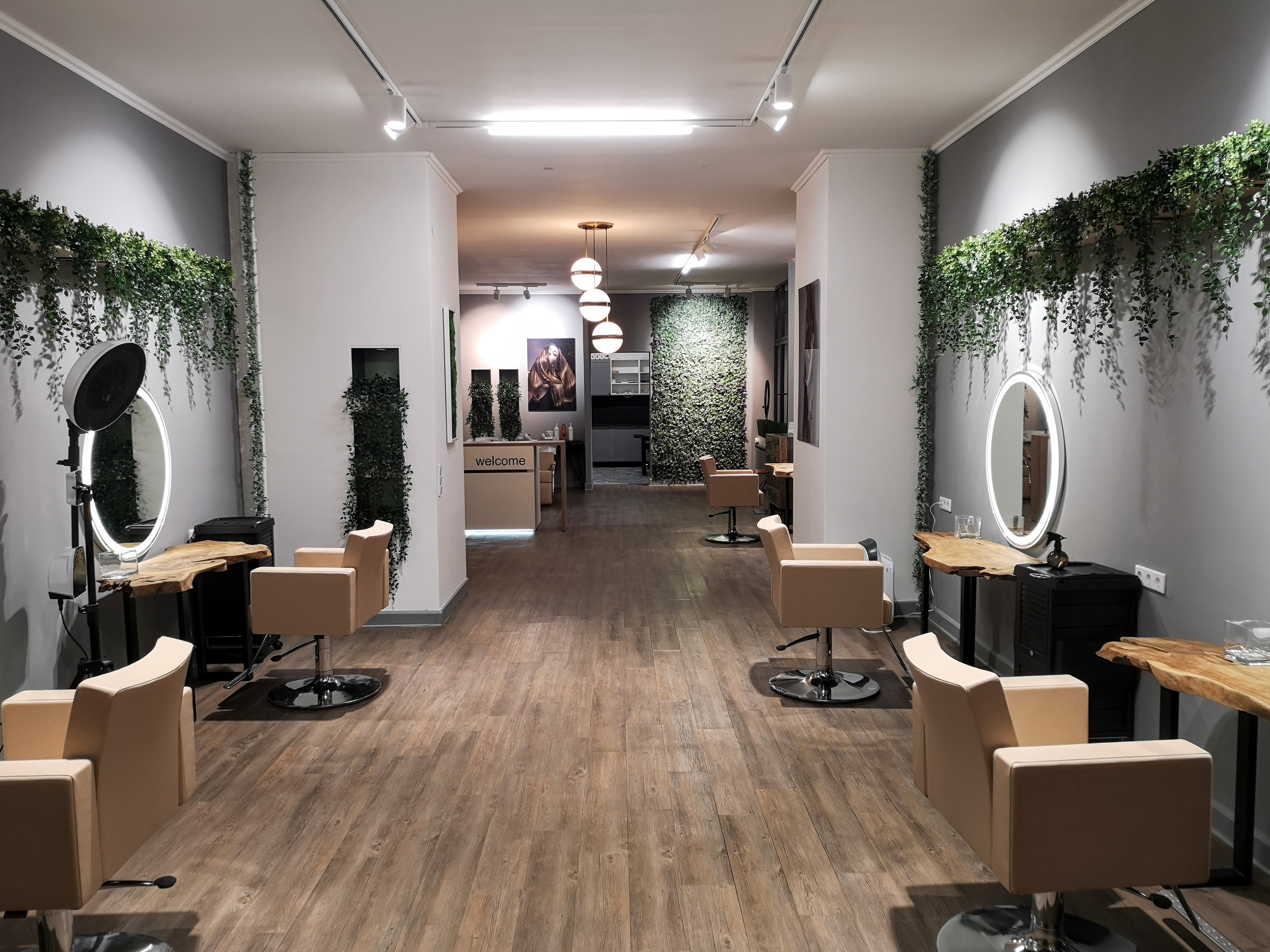 By Adriana -  Haarverlängerung, Meinekestraße in Berlin