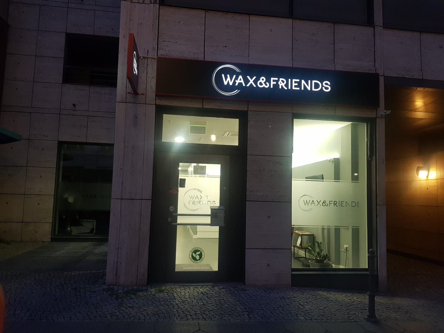 WAX & FRIENDS, Kronenstraße in Berlin