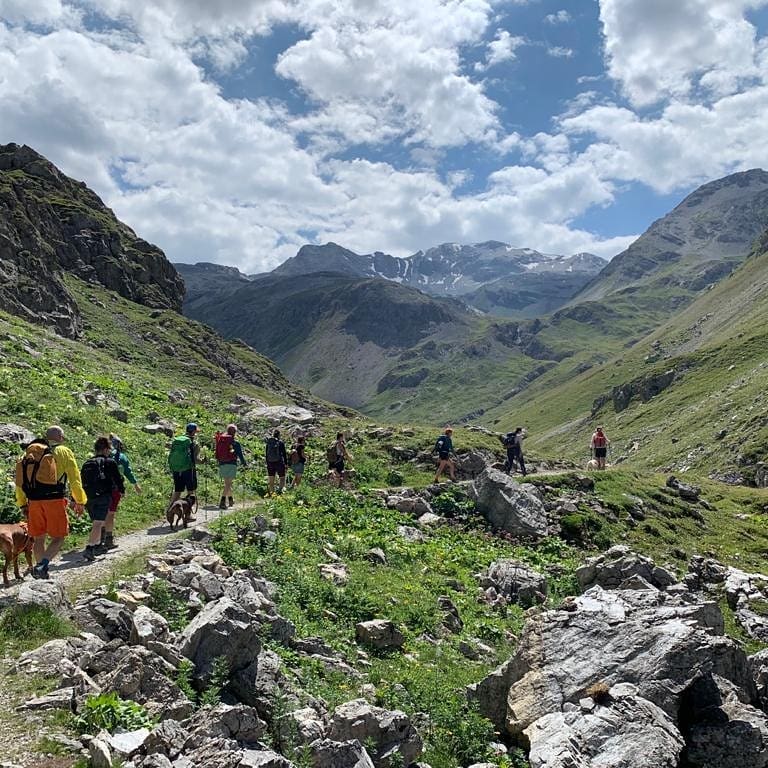 S&H Hundewelt Wandertouren GmbH, Bödmerstrasse in Mittelberg