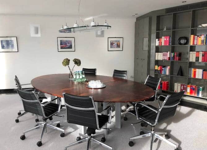 Rechtsanwältin­ Semra Sanliünal, Königsallee in Düsseldorf