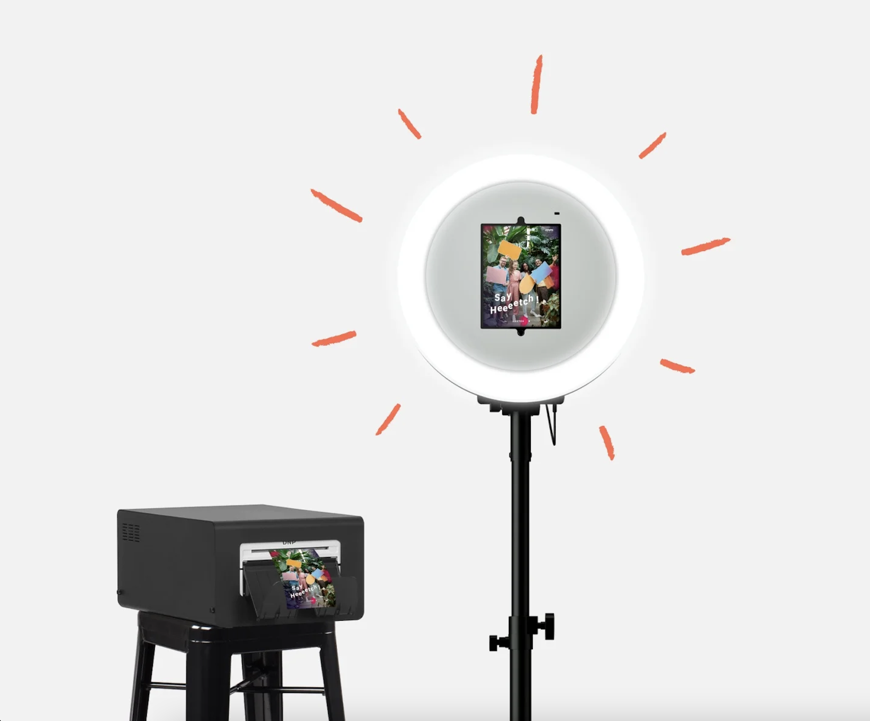 Un GIF montre en première image la face avant et arriere du photobooth josepho est personnalise aux couleurs de l'entreprise Galeries Lafayette. Puis en seconde image le photobooth sans personnalisation