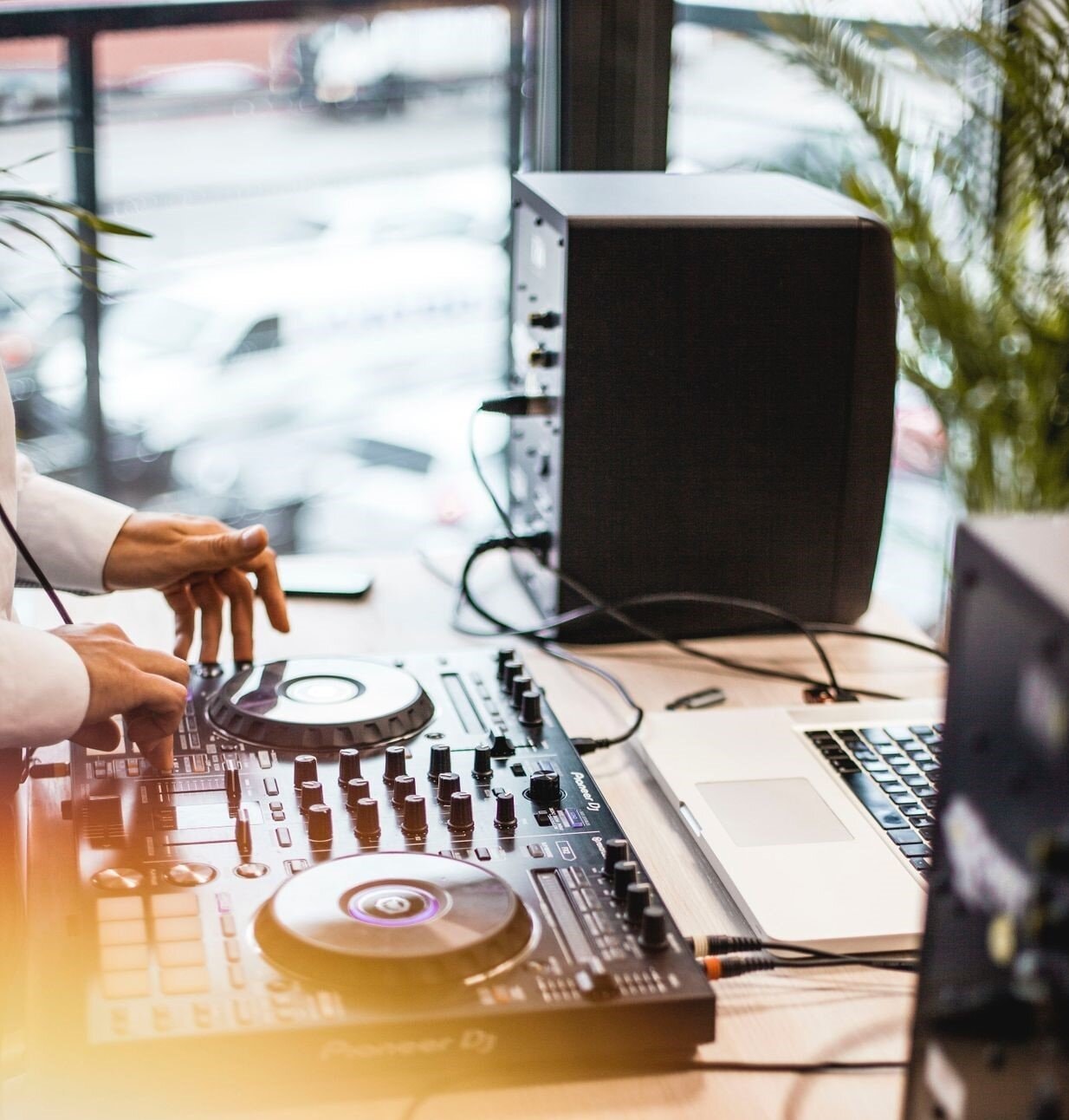Animation dansante en entreprise : un dj
