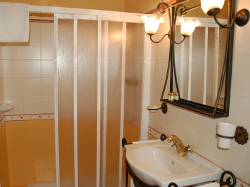 Cuarto de Baño completo casa rural La Cava