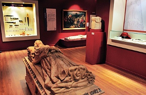 Sepulcro de Doña Aldonza de Mendoza, en el Museo Provincial de Guadalajara 