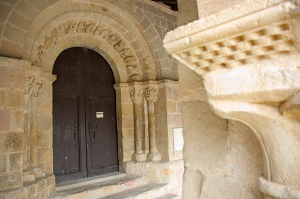 Beleña de Sorbe - Portada de San Miguel