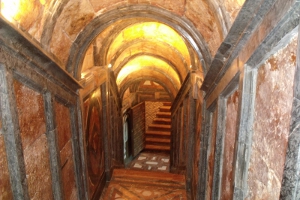 Acceso a la Cripta de los Mendoza - Iglesia de San Francisco (Guadalajara)