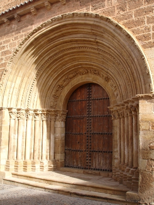 Portada de Santiago -Iglesia de San Salvador (Cifuentes)