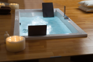 Lite badekar med dusj