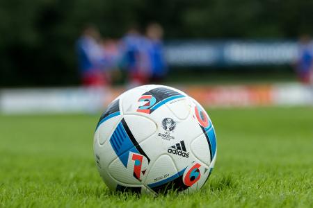 football-2042585_1920.jpg
