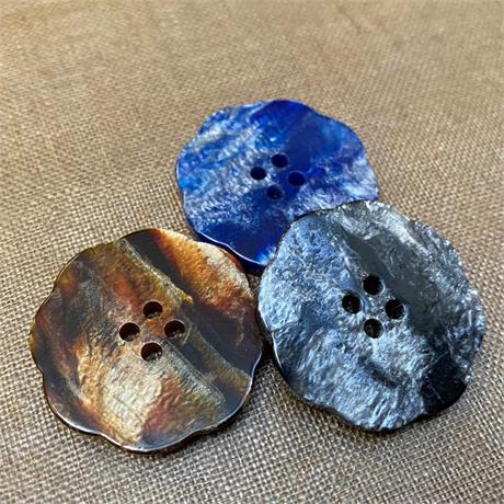 Italian Scallop Edge 4-Hole Polyester Button Image 1