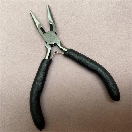 Chain Nose Pliers Image 1