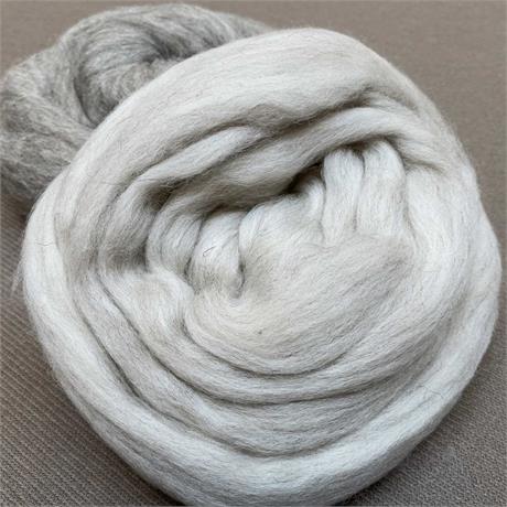 Undyed Wool Roving, Mottled Beige Merino - 50g Image 1