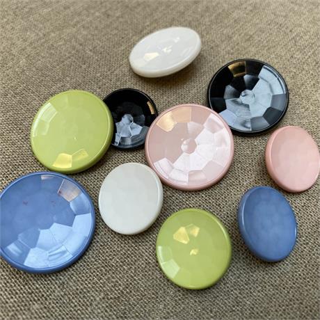 Italian Plastic Faceted Shank Button Image 1