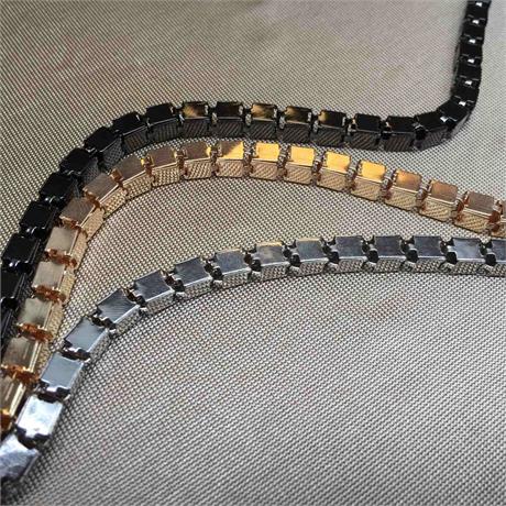 Square Iron Chain Image 1