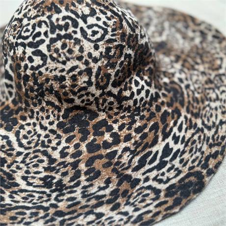 Leopard Print Wool Capeliine 120gm Image 1