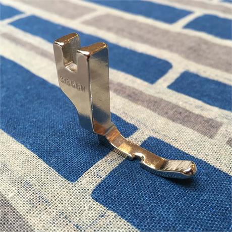 Narrow Left Hand Industrial Zipper Foot Image 1