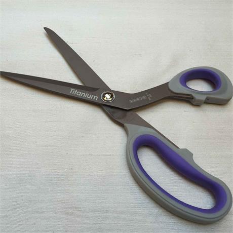 Mundial Titanium Multi-Layer Mundial Shears 23cm Image 1