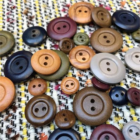 2-Hole Dyed Wooden Button Image 1