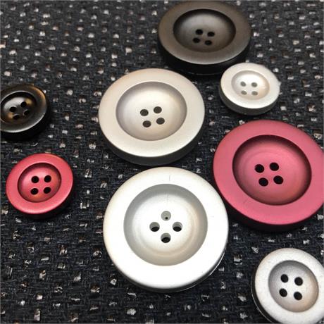 4-Hole Metallic Button Image 1