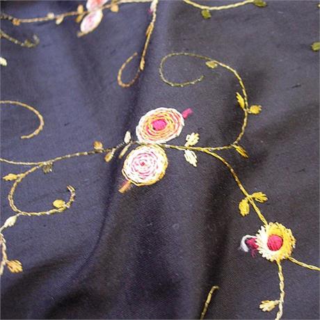 Round Flower Embroidery Image 1
