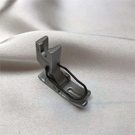 Industrial Hinged Presser Foot Image 1