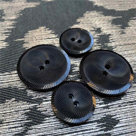 Italian 2-Hole Lenticular Effect Button Image 1