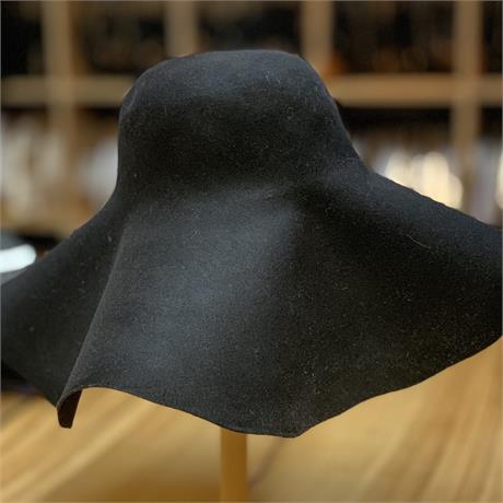 Large Brim Wool Felt Capeline Image 1