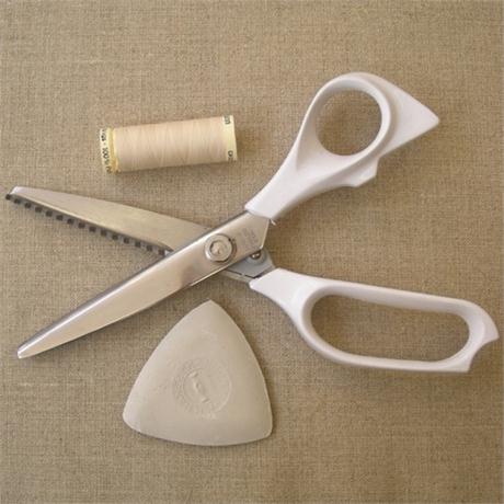 Janome Marvels Pinking Shear Image 1