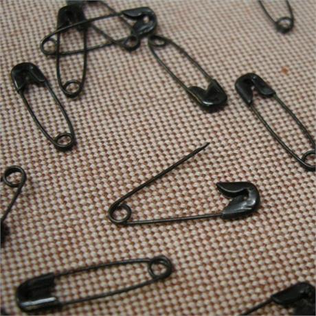 Black Steel Safety PIns 19mm Image 1