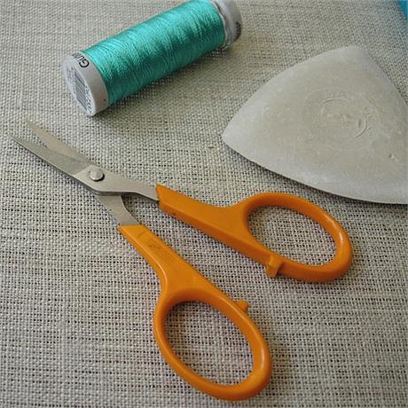 Fiskars Small Embroidery Snips Image 1
