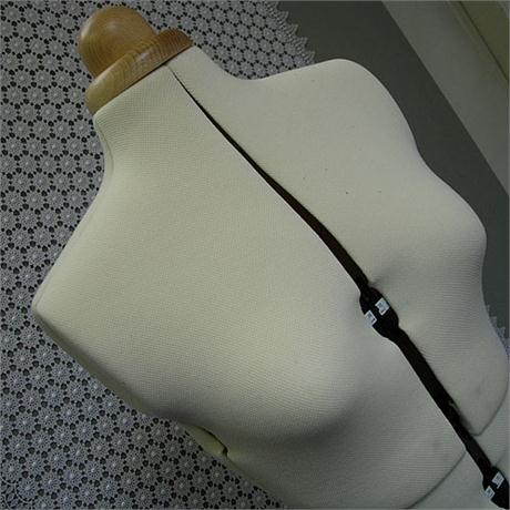 Medium Traditional Dressform Image 1