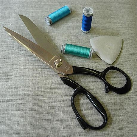 Mundial Tailors Shears Image 1