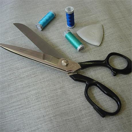 Mundial Tailors Shears Image 1