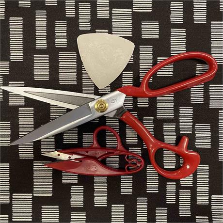 PIN 23cm Tailoring Shears Image 1