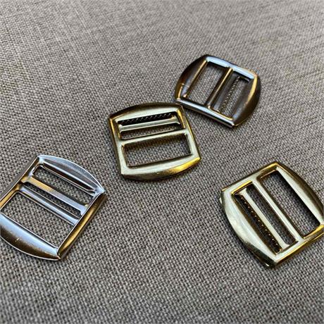 Waistcoat Buckle with Teeth 19mm Image 1