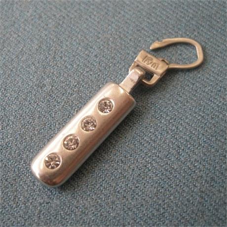 Prym Rhinestone Zip Puller Image 1