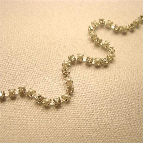 Czech Pearl/Crystal Trim SS8.5 Image 1