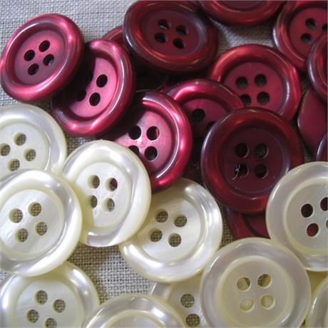 4-Hole Plastic Buttons 18mm Image 1