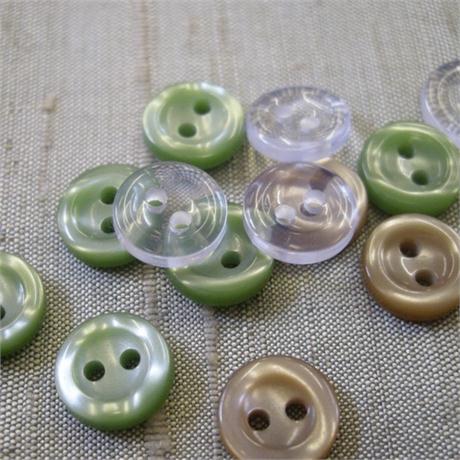 Shirt Buttons 2-Hole Sz14 Image 1
