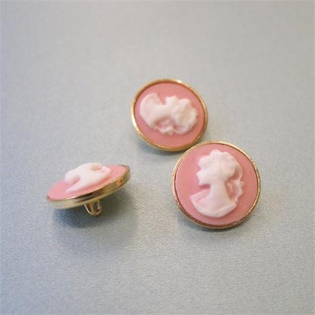 Round Cameo Button Image 1