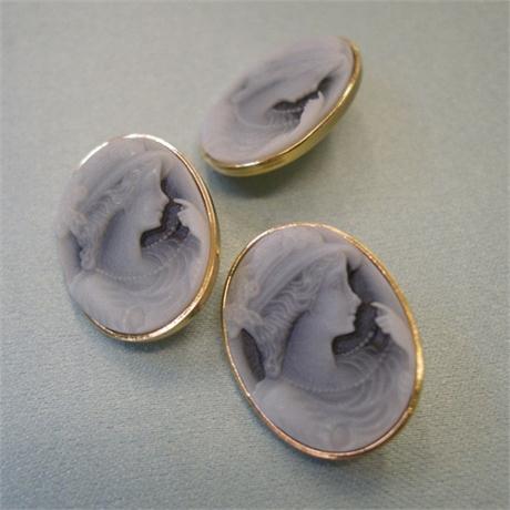 Oval Cameo Button Image 1