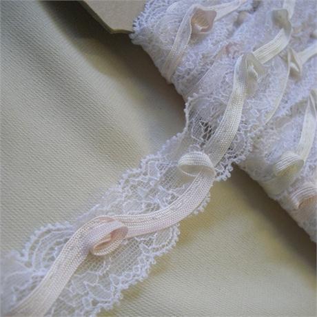 Narrow White Lace with Ribbon Trim 25mm Image 1