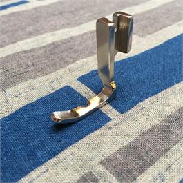 Narrow Left Hand Industrial Zipper Foot Thumbnail Image 1