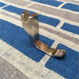 Right Hand Wide Industrial Zipper Foot Thumbnail Image 1