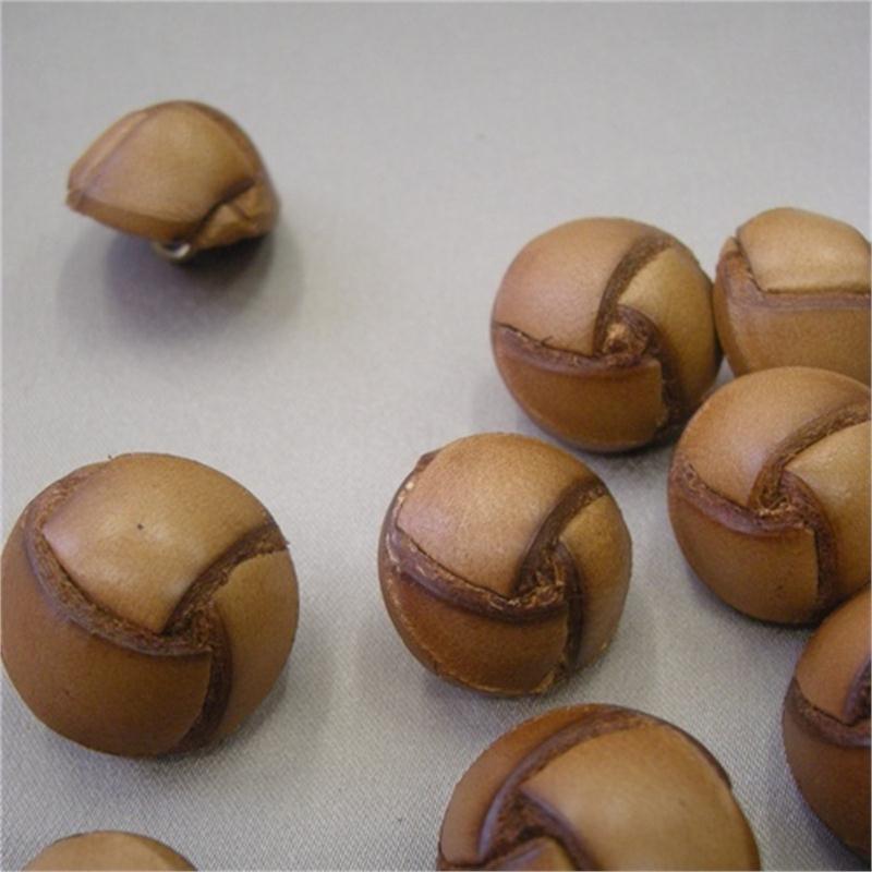 Leather Button with Metal Shank Sz32