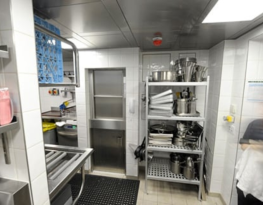 dumbwaiter-microlift-double-decker-busy-kitchen-optimised-thumbnail_62c3a52c.png